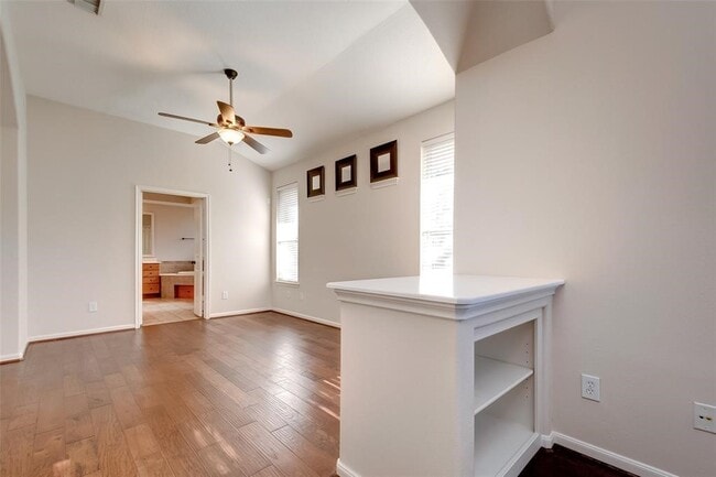 property at 34 N Longsford Cir