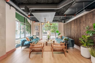 Yugo Austin Corner in Austin, TX - Foto de edificio - Building Photo