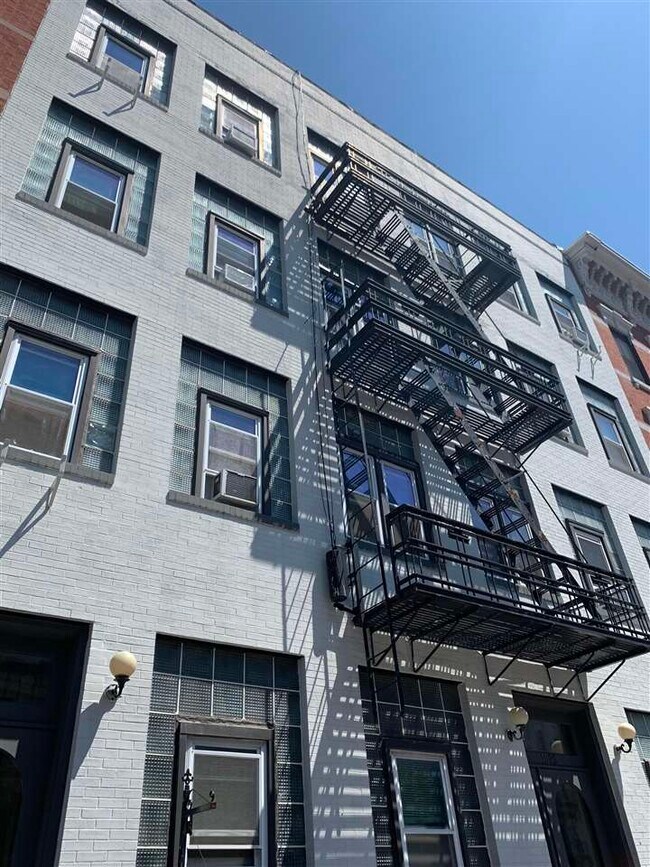 1025 Washington St-Unit -1F in Hoboken, NJ - Building Photo - Building Photo