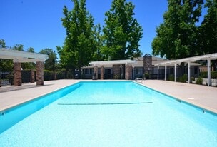 Clayton Crossing Apartments in Concord, CA - Building Photo
