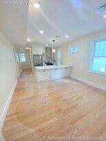 32 Putnam Ave, Unit #2 in Cambridge, MA - Building Photo