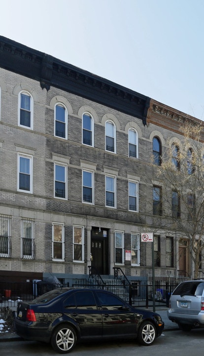 656 Macdonough in Brooklyn, NY - Foto de edificio