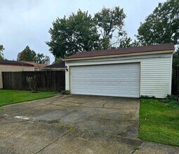 16055 Manchester Ave in Baton Rouge, LA - Building Photo - Building Photo