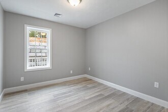 340 Scenic Hwy in Bourne, MA - Building Photo - Building Photo
