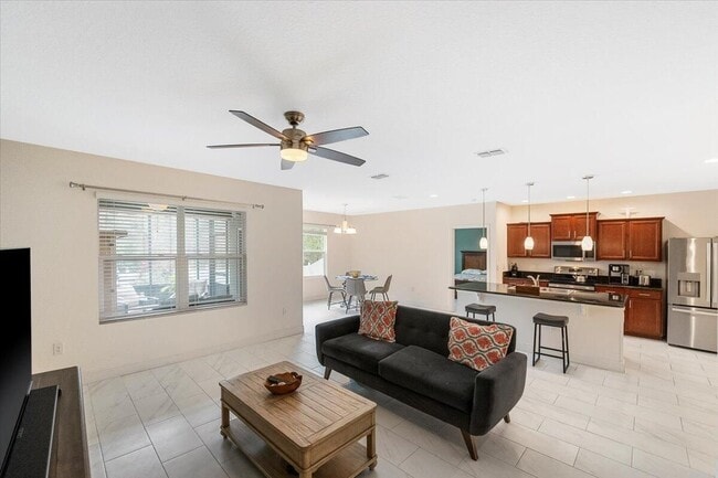 1323 Lexington Square SW in Vero Beach, FL - Building Photo - Building Photo