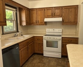 2544 Glenn St in Bettendorf, IA - Building Photo - Building Photo