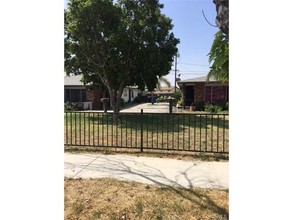 17441 Orange Way in Fontana, CA - Building Photo - Building Photo