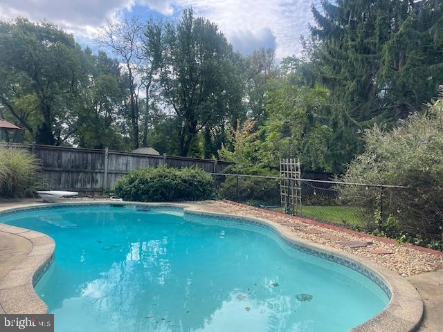 property at 7 Honeybee Ave