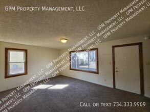 2310 Deerfield Ct in Westland, MI - Building Photo - Building Photo