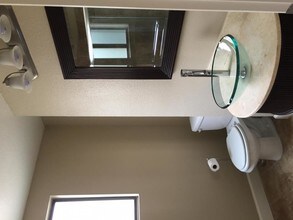 1633 S Bentley Ave-Unit -107 in Los Angeles, CA - Building Photo - Building Photo