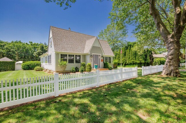33 Talmage Ln in East Hampton, NY - Building Photo - Building Photo