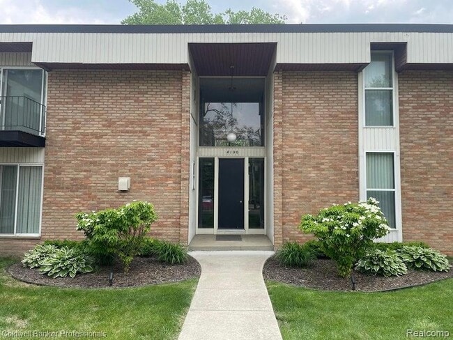 4190 S Rochester Rd, Unit 112 in Royal Oak, MI - Foto de edificio - Building Photo