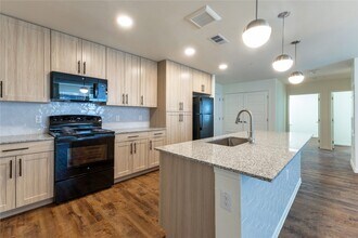 1000 E Yager Ln in Austin, TX - Building Photo - Building Photo