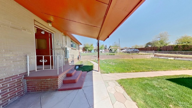 4030 S Fox St in Englewood, CO - Foto de edificio - Building Photo