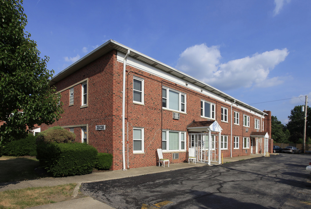 Wickliffe Manor in Wickliffe, OH - Building Photo