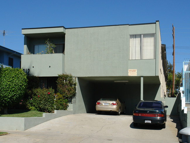 612 N Hayworth Ave in Los Angeles, CA - Foto de edificio - Building Photo