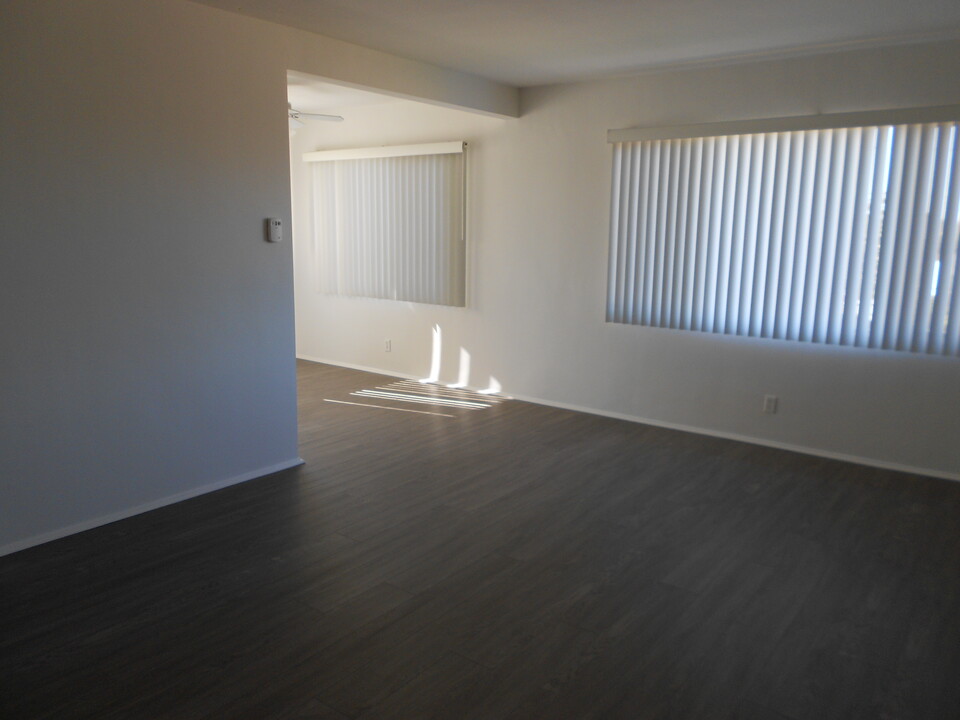 815 Flora Dr in Inglewood, CA - Foto de edificio