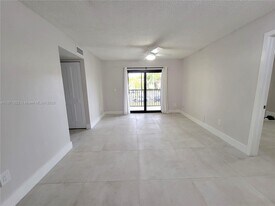 9728 Hammocks Blvd in Miami, FL - Building Photo