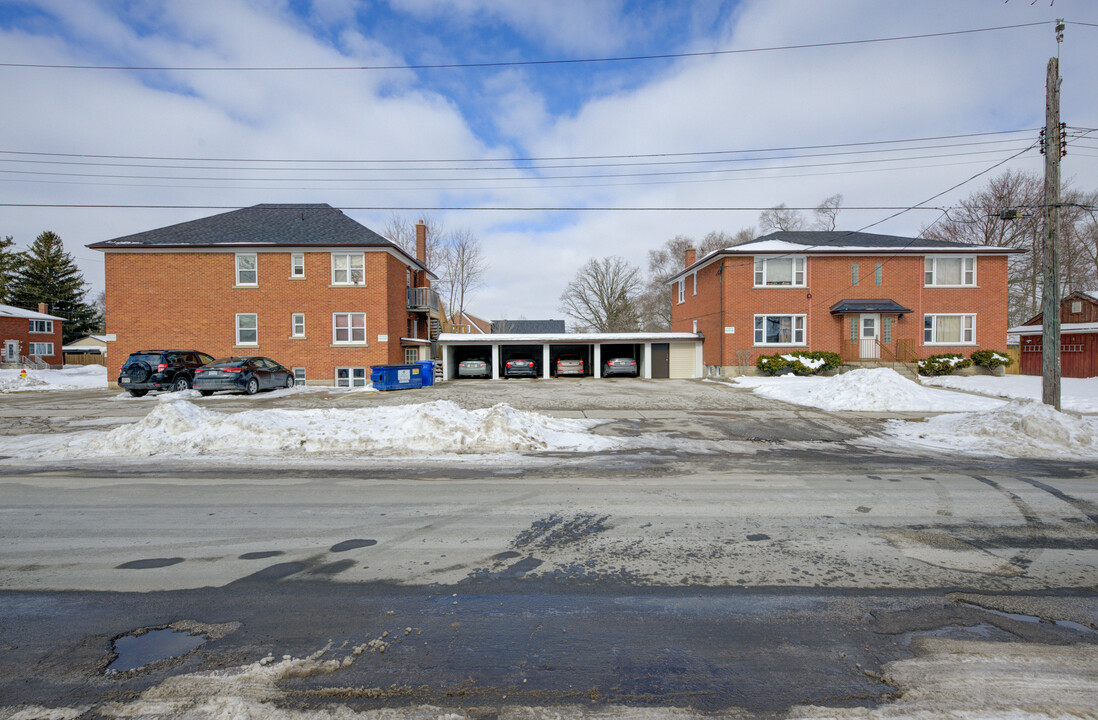 164 Ann in Kitchener, ON - Building Photo