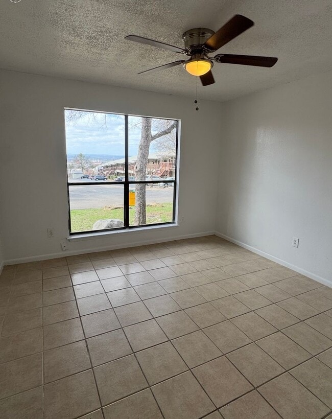 901 Mayfield Dr in Marble Falls, TX - Building Photo - Building Photo