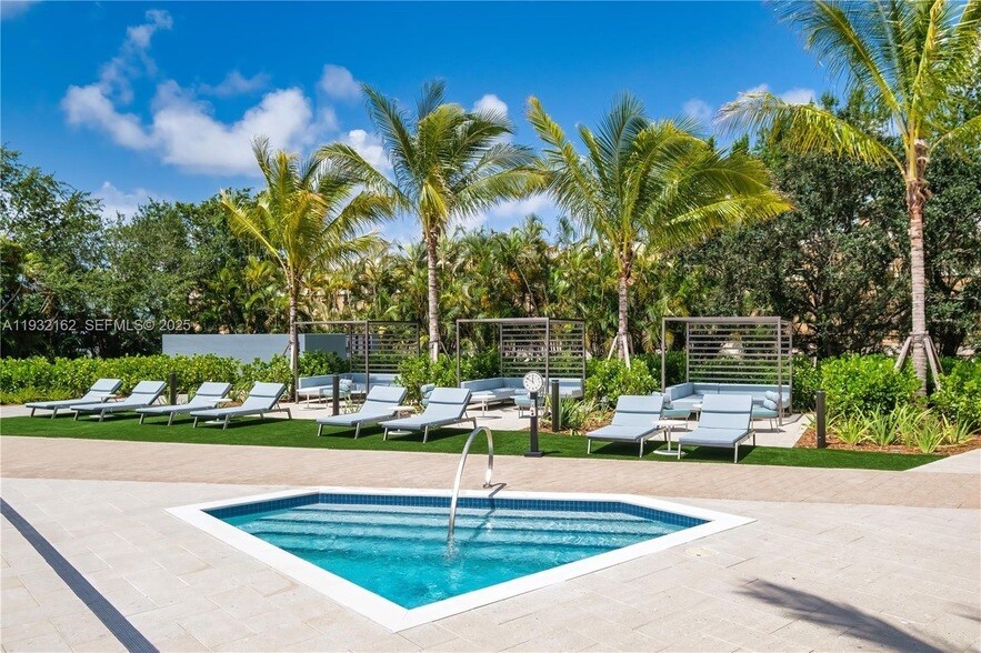 101 Diplomat Pkwy, Unit 0508 in Hallandale Beach, FL - Building Photo