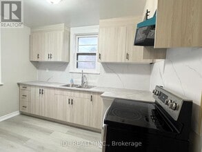 229 Crestwood Rd in Vaughan, ON - Building Photo - Building Photo