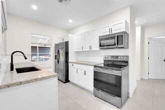 52 NW 47th St in Miami, FL - Building Photo - Building Photo