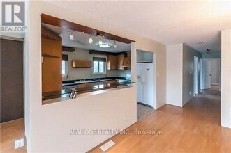 27 Tuscarora Dr in Toronto, ON - Building Photo - Building Photo