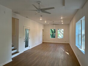 3800 N Whipple St, Unit 2 in Chicago, IL - Foto de edificio - Building Photo