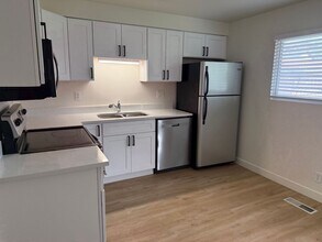 81 W 300 N in North Salt Lake, UT - Foto de edificio - Building Photo