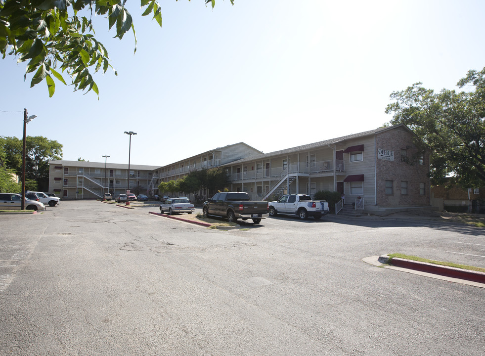 Oakview Terrace in Austin, TX - Building Photo