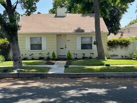 702 N Catalina St in Burbank, CA - Building Photo