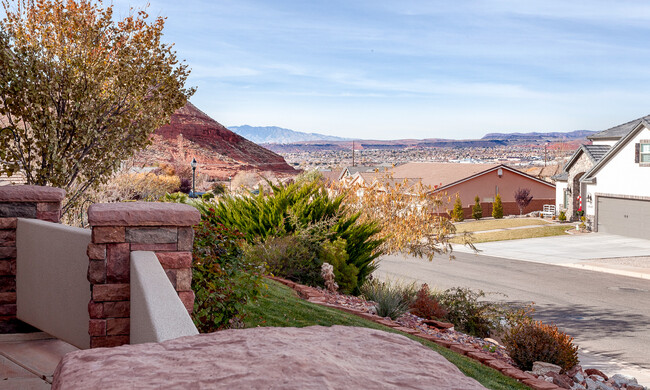 1056 E Silver Falls Dr in Washington, UT - Building Photo - Building Photo