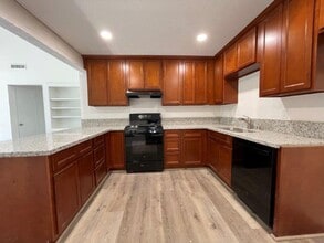 1309 Oak Terrace Ct in Sacramento, CA - Building Photo - Building Photo