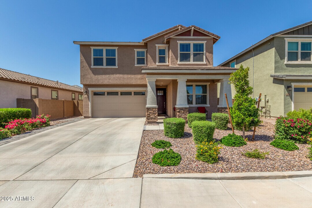 2250 E Palmdale Ln in Gilbert, AZ - Building Photo