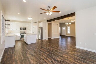 8725 E Lakeview Ave in Mesa, AZ - Building Photo - Building Photo