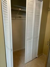 6100 Seabreeze Dr in Port Richey, FL - Foto de edificio - Building Photo