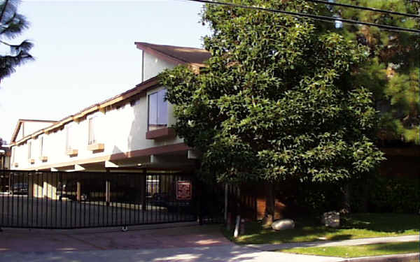 Garden Vista Apartments in Costa Mesa, CA - Building Photo - Building Photo