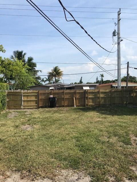 1632 NE 183rd St in Miami, FL - Building Photo - Building Photo