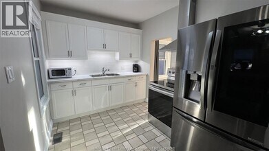 1514 Elsmere Ave in Windsor, ON - Building Photo - Building Photo