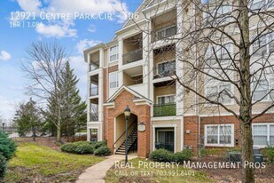 12921 Centre Park Cir in Herndon, VA - Building Photo