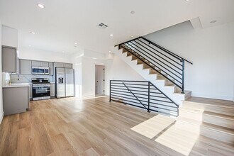 11443 Hatteras St-Unit -11443 in Los Angeles, CA - Foto de edificio - Building Photo