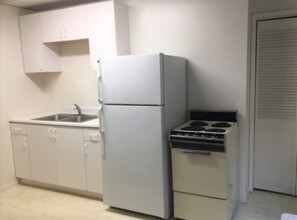 2418 32nd St, Unit Guest House in Santa Monica, CA - Foto de edificio - Building Photo