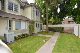 5420 Brittany Way in Cypress, CA - Foto de edificio - Building Photo