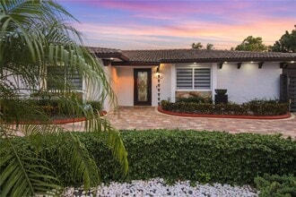 13262 NW 1st Terrace in Miami, FL - Building Photo - Building Photo