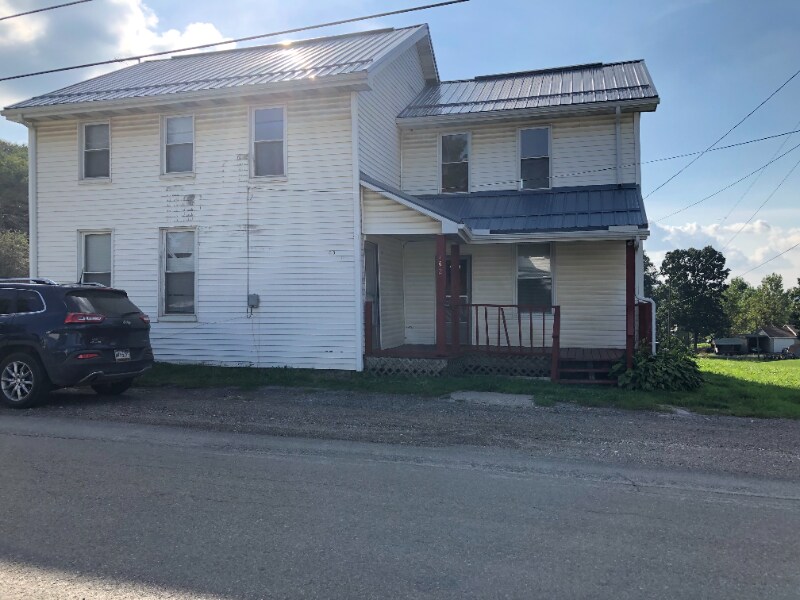 142 S Fairview Main St in Petrolia, PA - Building Photo