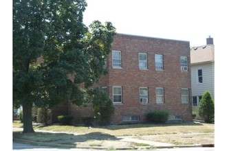 Bagatelas Apartments in East Moline, IL - Building Photo - Building Photo