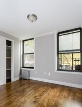 396 E 10th St, Unit 6 in New York, NY - Foto de edificio - Building Photo