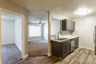 Apex on Central in Phoenix, AZ - Building Photo - Interior Photo