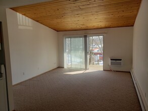 Spacious 1 &2 Bedrooms with Balcony in Rockford, IL - Building Photo - Interior Photo